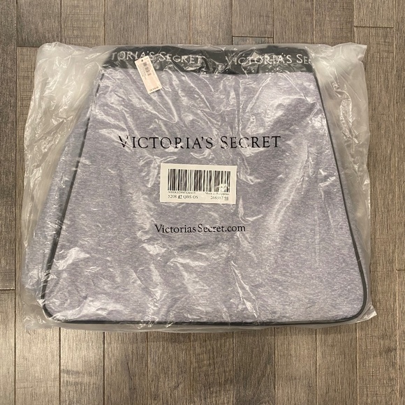*FINAL CLEARANCE PRICE* LAST ONE! NWT Victoria's Secret Large Sport Cinch Tote - Picture 3 of 4